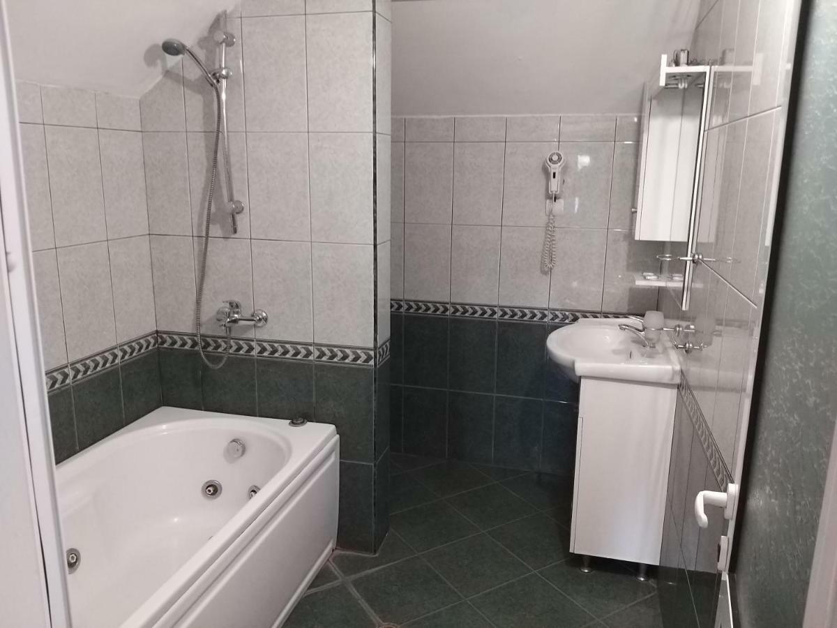 Хотел Ник Azenograd Kültér fotó