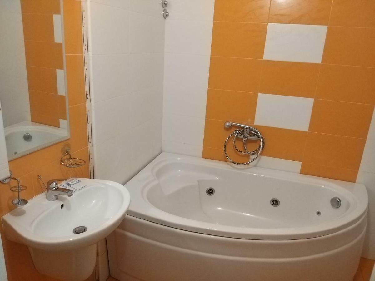 Хотел Ник Azenograd Kültér fotó