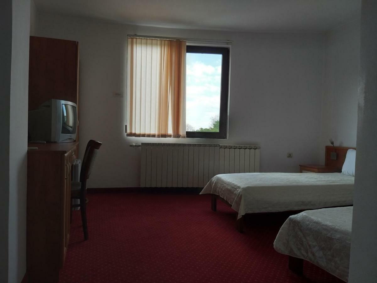 Хотел Ник Azenograd Kültér fotó