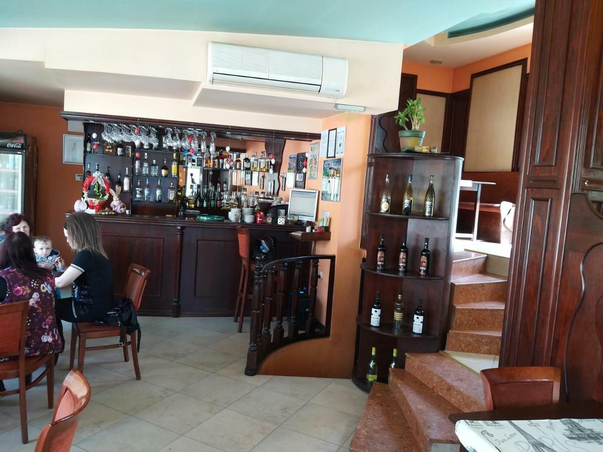 Хотел Ник Azenograd Kültér fotó